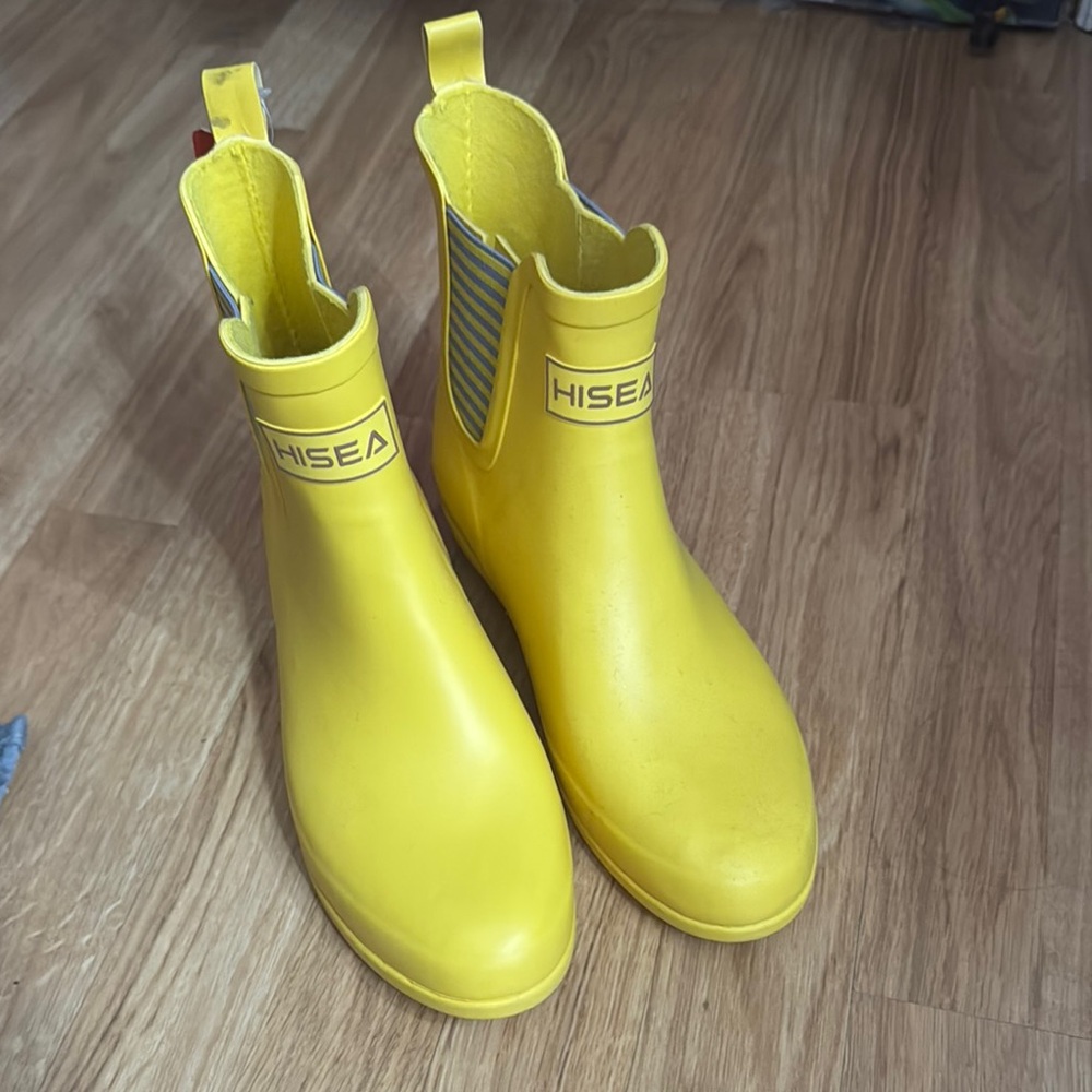 HISEA Yellow Rain Boots brand new never worn